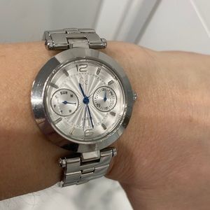 Guess watch ♦️price drop♦️